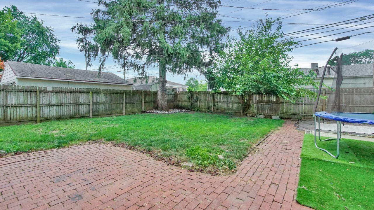 513 Elaine Road Columbus, OH 43213 - Photo 26 of 27 Fenced yard