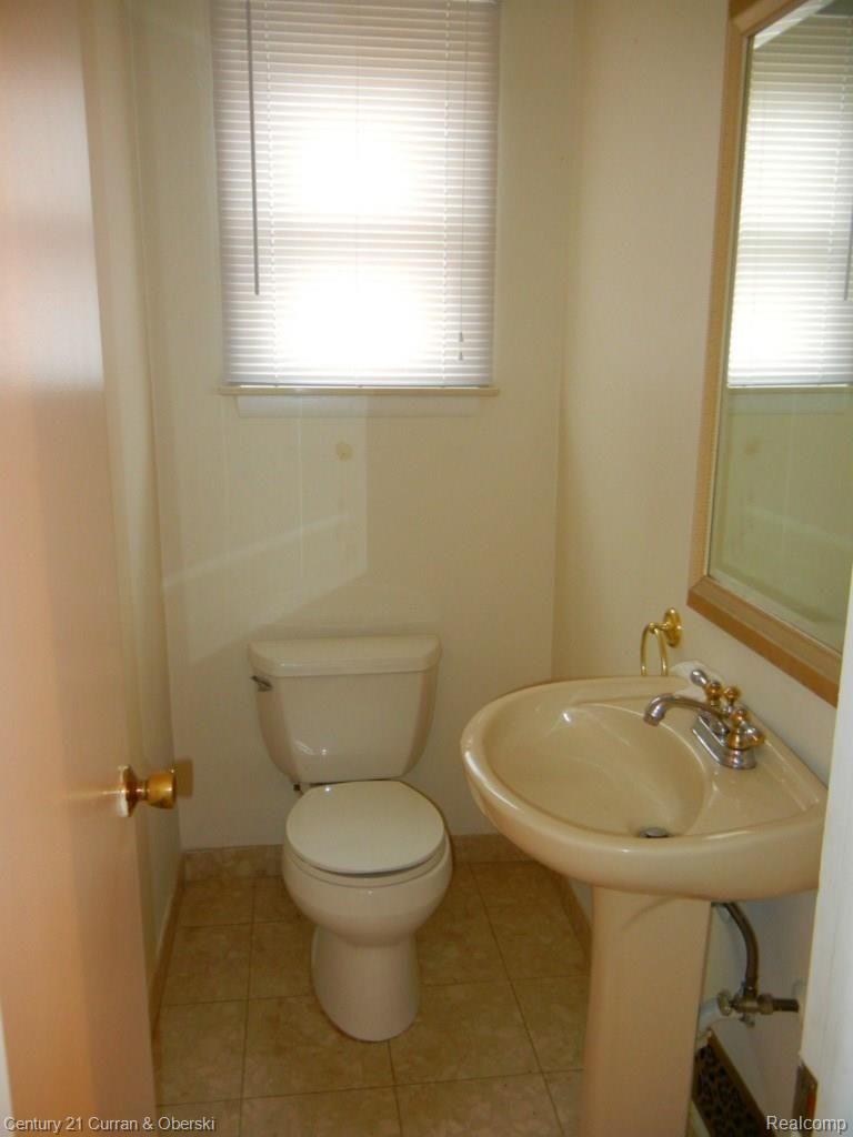 29145 Rambling Road Southfield, MI 48076 - Photo 12 of 19 First floor lav