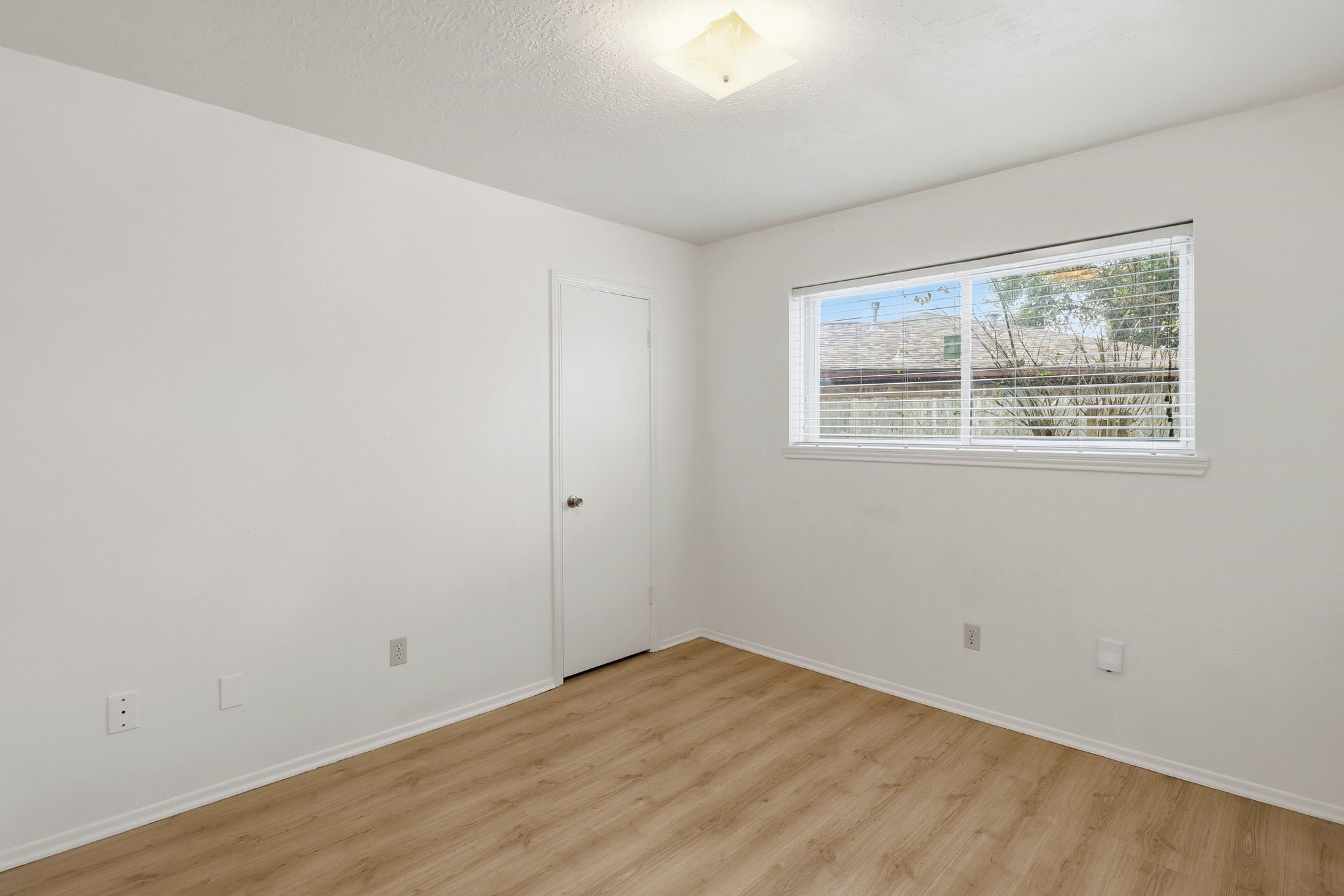 2000 Hamilton Street Rosenberg, TX 77471 - Photo 14 of 50 an empty room with a window