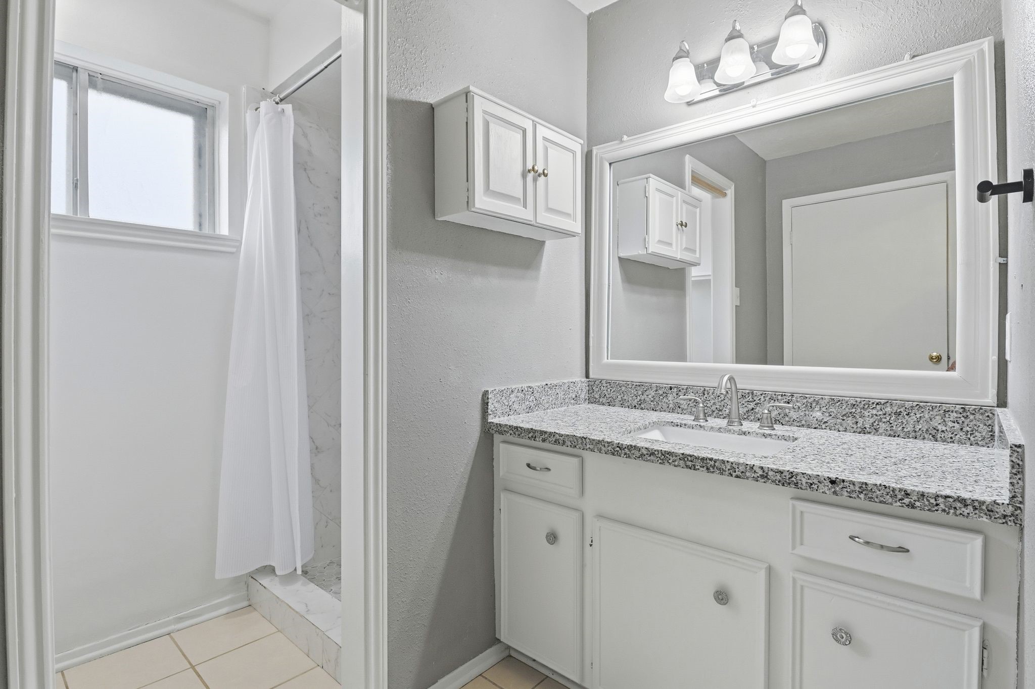 2000 Hamilton Street Rosenberg, TX 77471 - Photo 20 of 50 a bathroom with a granite countertop sink and a mirror