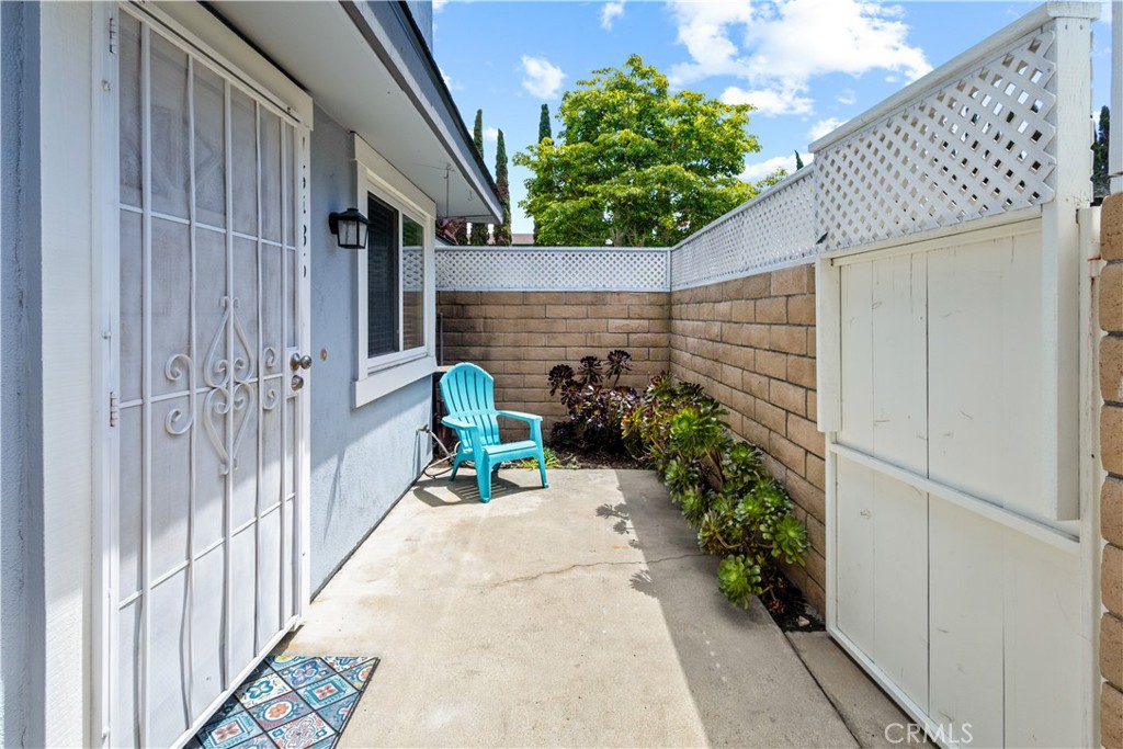 16436 Poco Circle Huntington Beach, CA 92649 - Photo 3 of 48