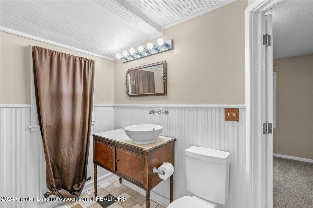 6239 West Reynolds Road Haslett, MI 48840 - Photo 13 of 26 13-Media Jett - 14
