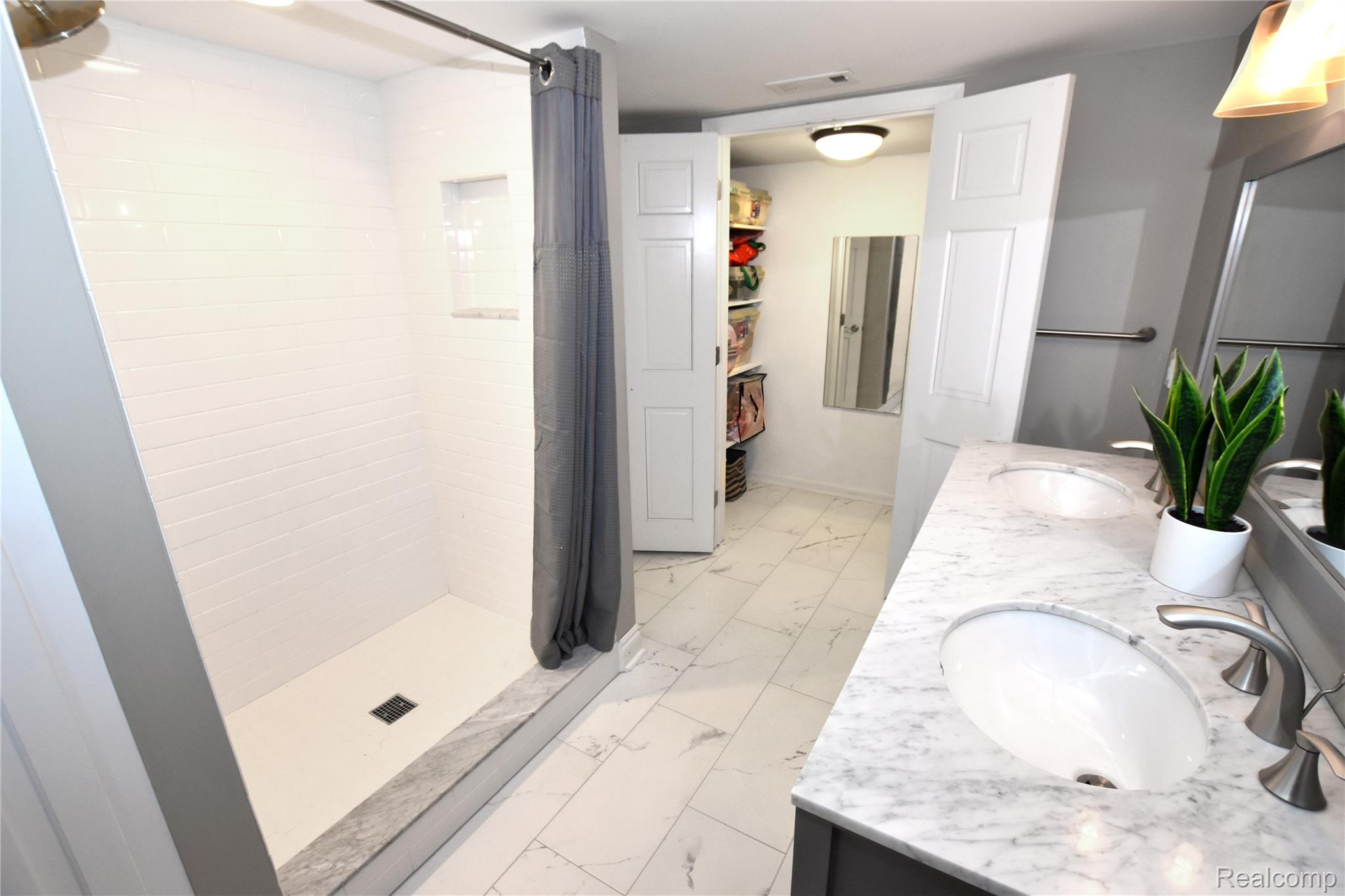 9497 Ellis Road Clarkston, MI 48348 - Photo 19 of 25 Full Bath 3 Cont