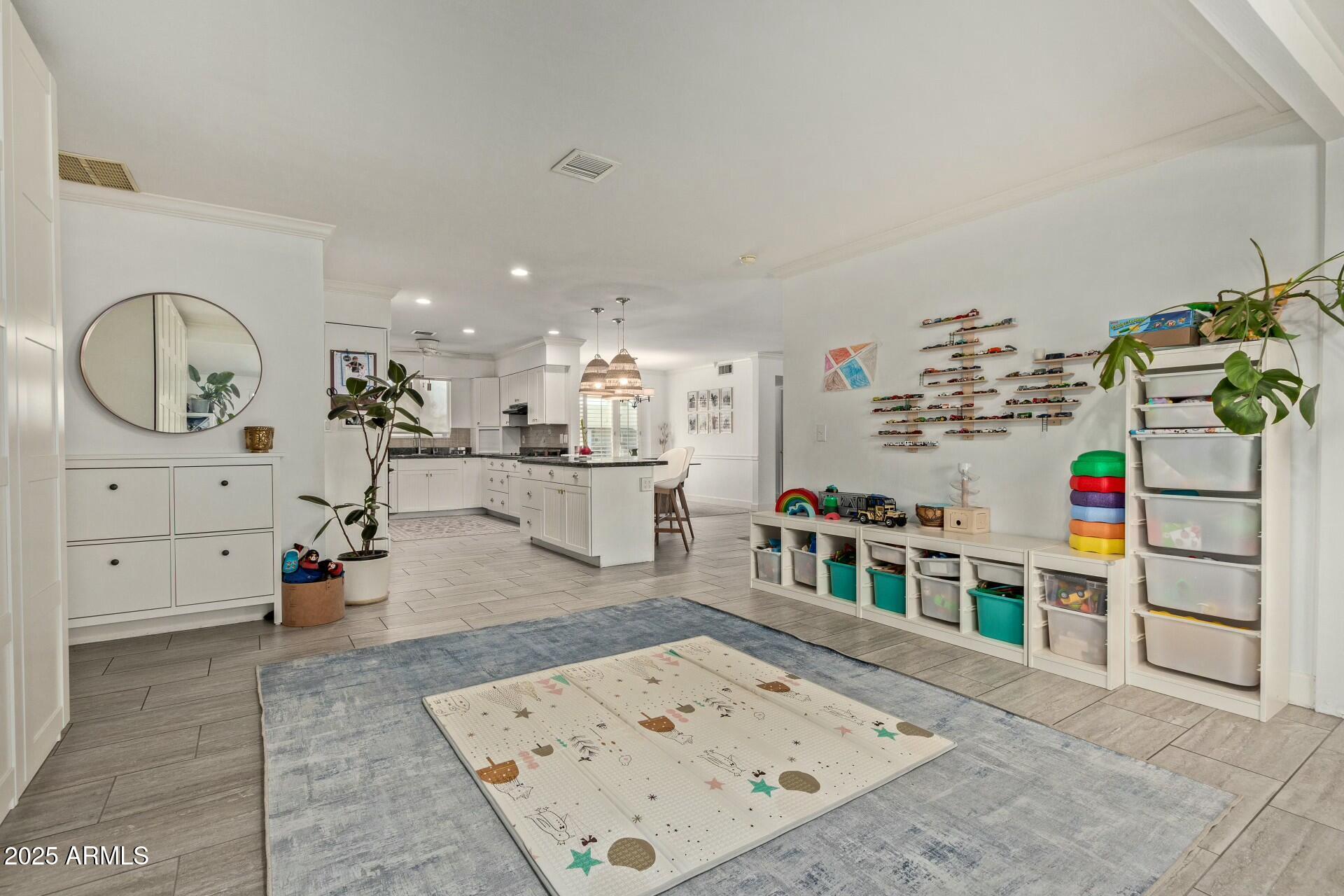 4718 North 35th Way Phoenix, AZ 85018 - Photo 11 of 20 Family Room