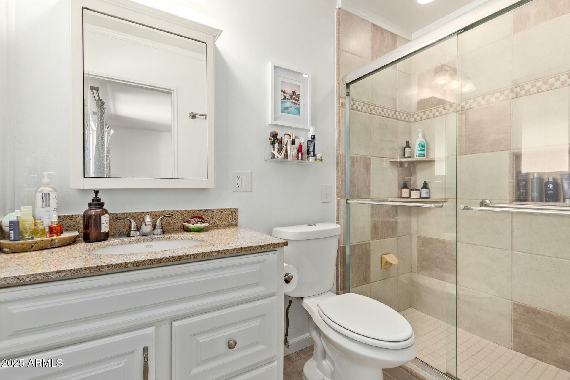 4718 North 35th Way Phoenix, AZ 85018 - Photo 13 of 20 Primary Bathroom