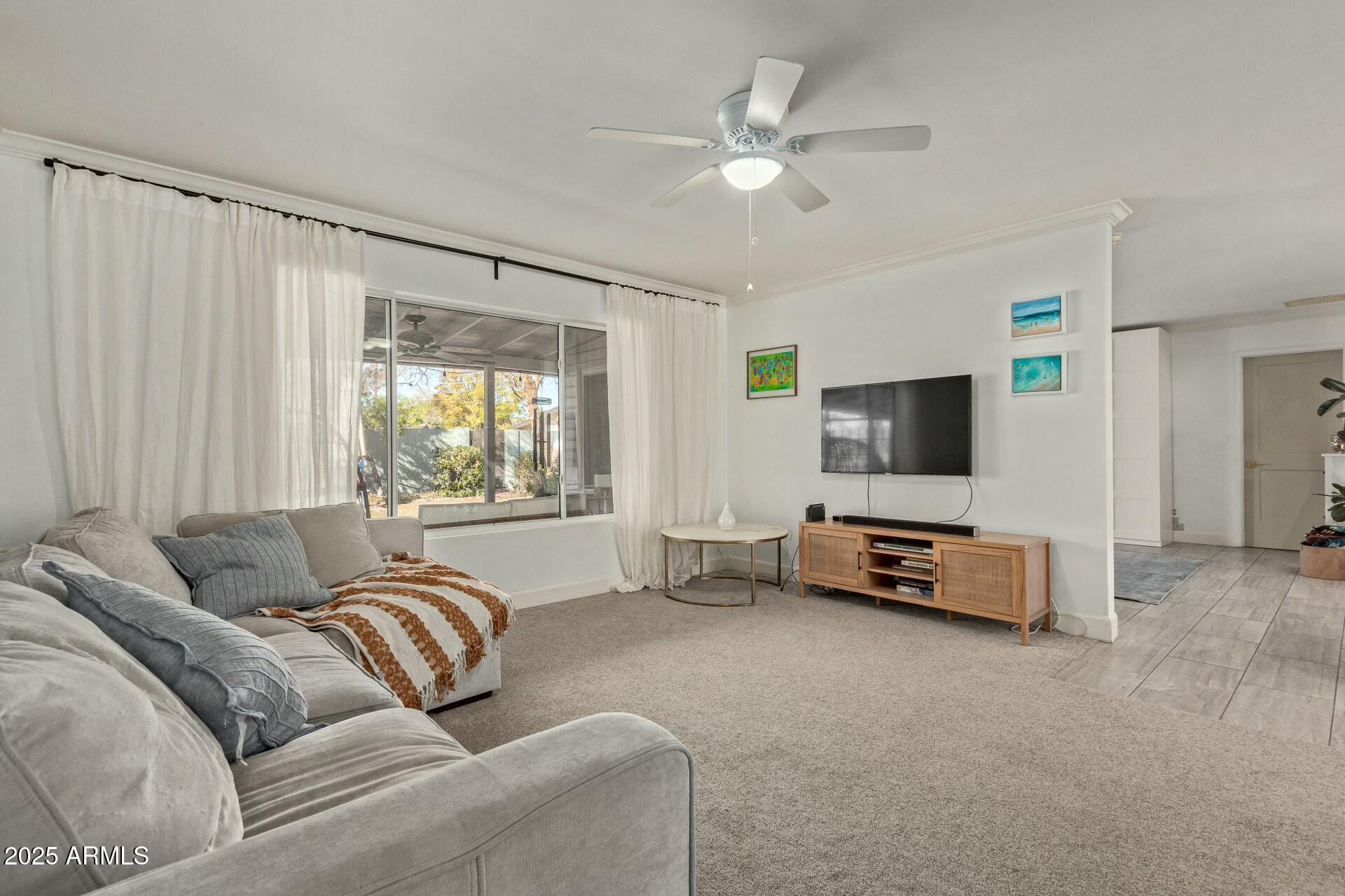 4718 North 35th Way Phoenix, AZ 85018 - Photo 7 of 20 Living Room