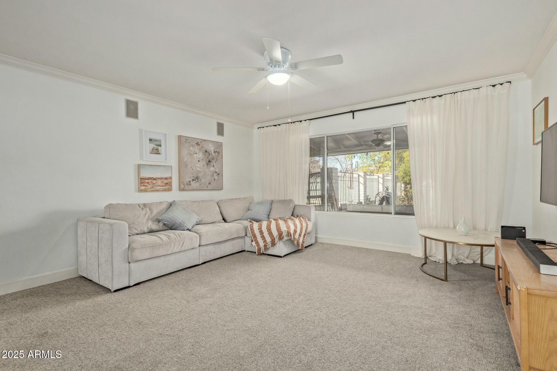 4718 North 35th Way Phoenix, AZ 85018 - Photo 8 of 20 Living Room