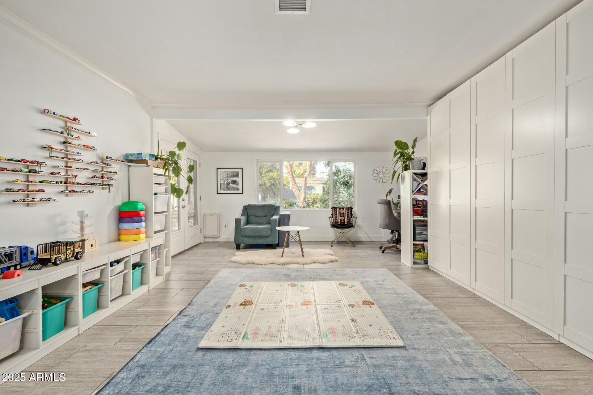 4718 North 35th Way Phoenix, AZ 85018 - Photo 9 of 20 Family Room