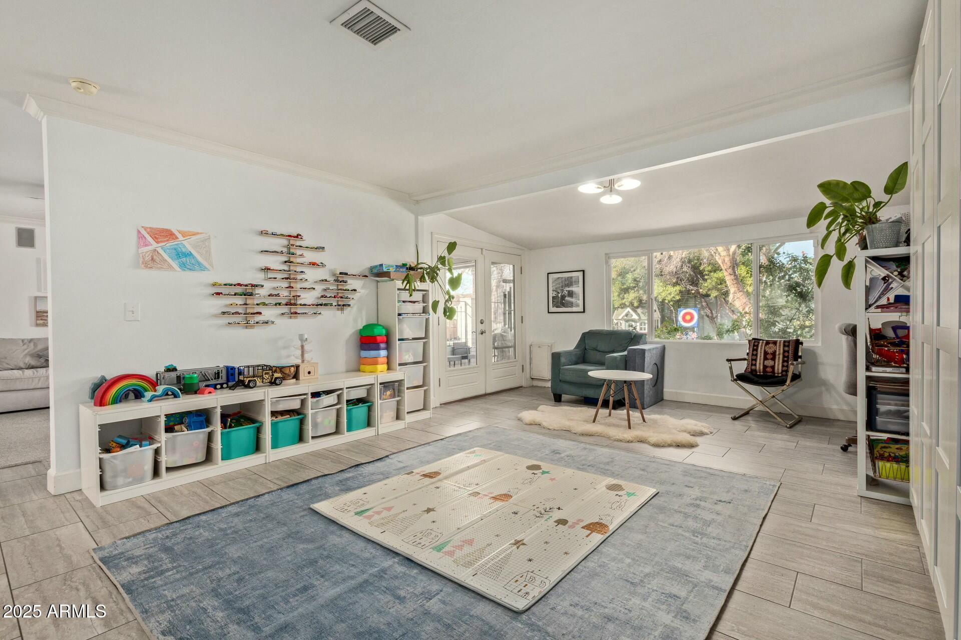 4718 North 35th Way Phoenix, AZ 85018 - Photo 10 of 20 Family Room