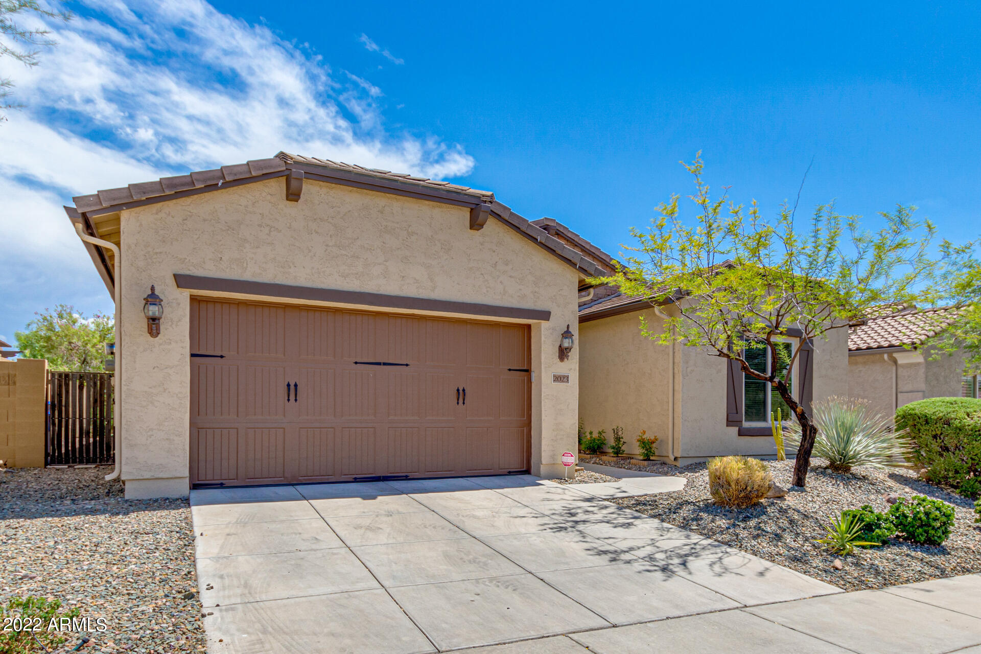 2023 West Chimney Rock Road Phoenix, AZ 85085 - Photo 4 of 64 04 - Chimney Rock