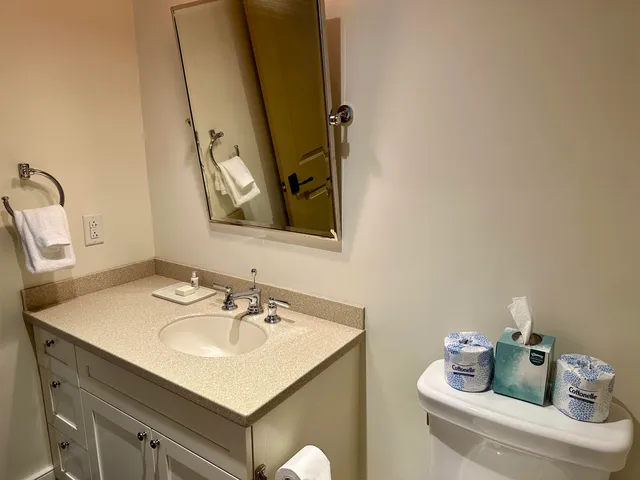 $210,000 | 102 Forest Drive, Unit 322 (PLUS LOCKOUT 422)/ I CLAY BROOK AT SUGARBUSH, Warren, VT 05674