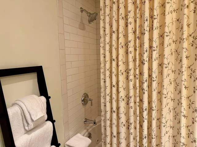 $210,000 | 102 Forest Drive, Unit 322 (PLUS LOCKOUT 422)/ I CLAY BROOK AT SUGARBUSH, Warren, VT 05674