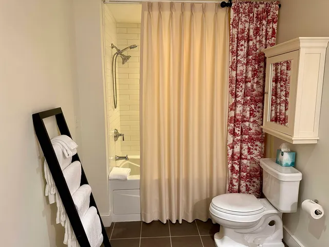 $210,000 | 102 Forest Drive, Unit 322 (PLUS LOCKOUT 422)/ I CLAY BROOK AT SUGARBUSH, Warren, VT 05674