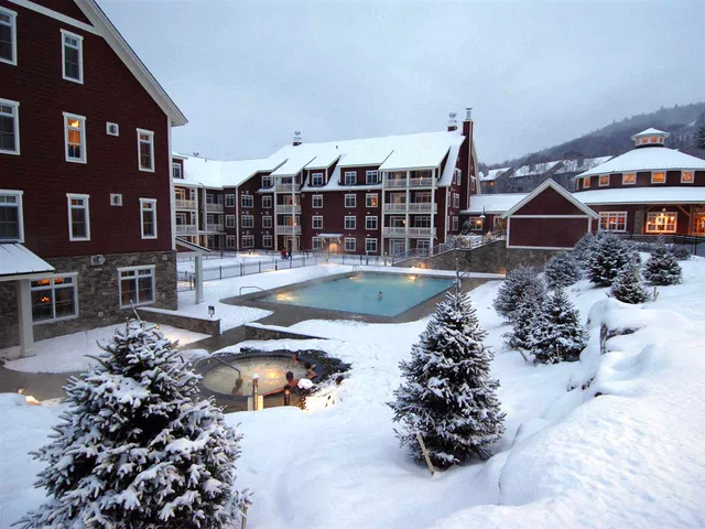$210,000 | 102 Forest Drive, Unit 322 (PLUS LOCKOUT 422)/ I CLAY BROOK AT SUGARBUSH, Warren, VT 05674