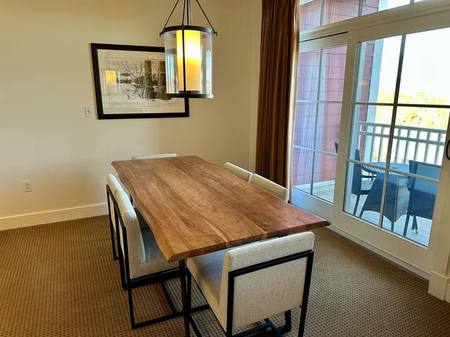 $210,000 | 102 Forest Drive, Unit 322 (PLUS LOCKOUT 422)/ I CLAY BROOK AT SUGARBUSH, Warren, VT 05674