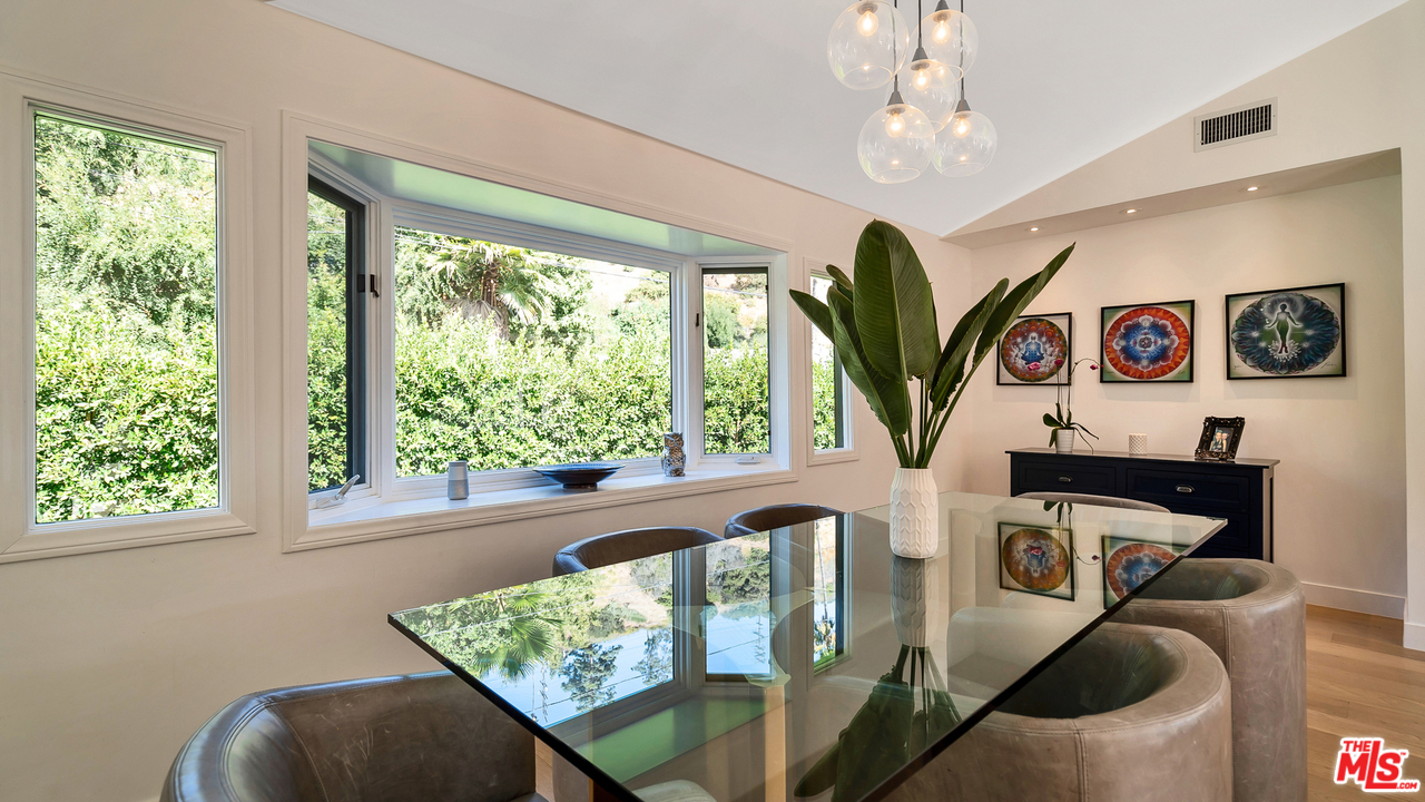 8160 Amor Road Los Angeles, CA 90046 - Photo 12 of 35 Gallery Image 12