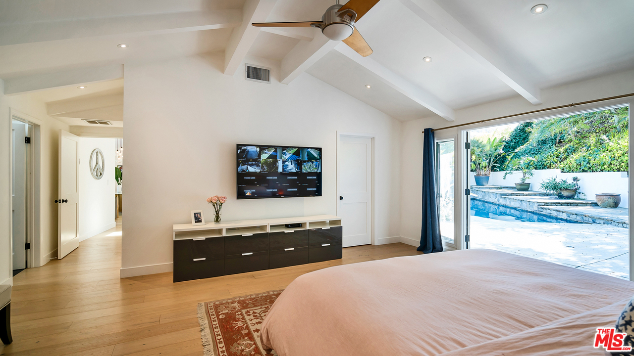 8160 Amor Road Los Angeles, CA 90046 - Photo 17 of 35 Gallery Image 17