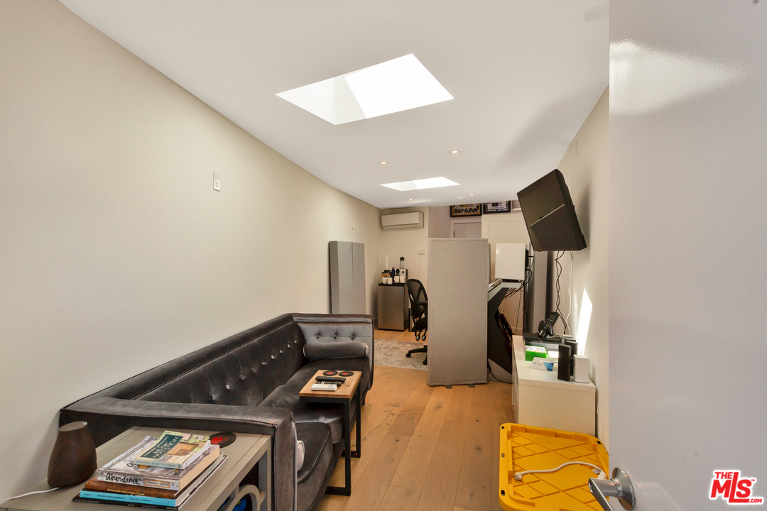 8160 Amor Road Los Angeles, CA 90046 - Photo 26 of 35 Gallery Image 26