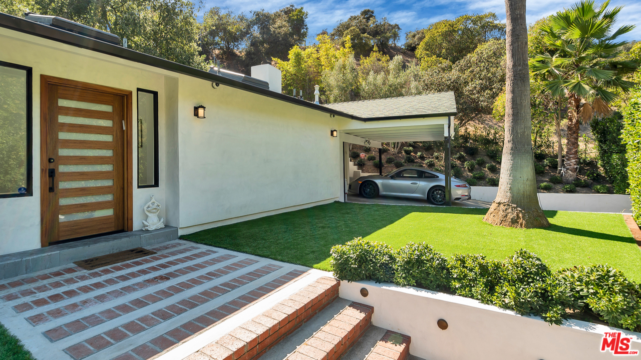 8160 Amor Road Los Angeles, CA 90046 - Photo 4 of 35 Gallery Image 4