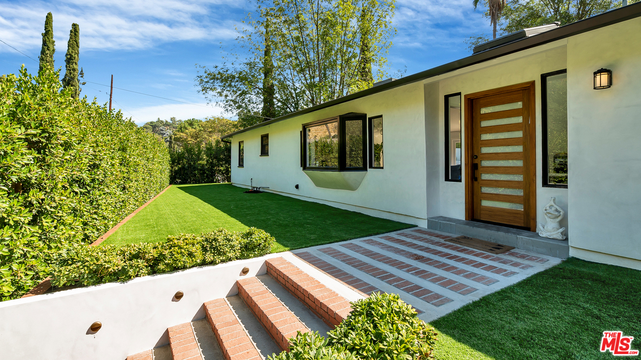 8160 Amor Road Los Angeles, CA 90046 - Photo 5 of 35 Gallery Image 5