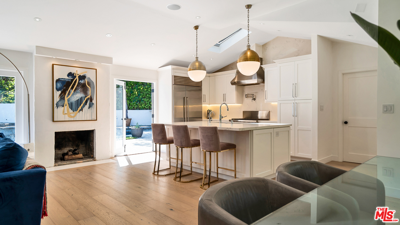 8160 Amor Road Los Angeles, CA 90046 - Photo 7 of 35 Gallery Image 7