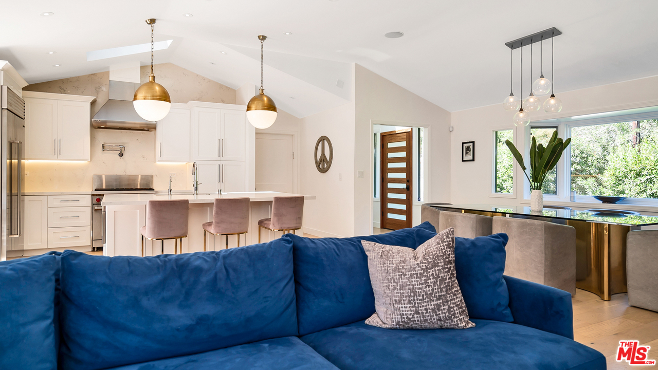 8160 Amor Road Los Angeles, CA 90046 - Photo 8 of 35 Gallery Image 8