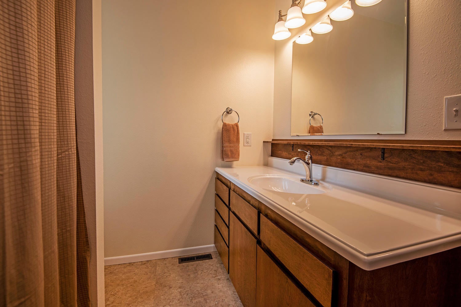 2571 Southwest 75th Street Redmond, OR 97756 - Photo 21 of 41 2571 SW 75th St Redmond OR-large-017-008