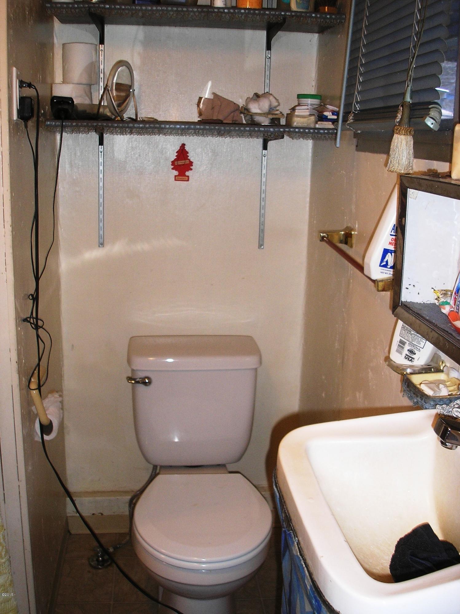447 East Alder Spring Road Waldport, OR 97394 - Photo 11 of 18 small bathroom