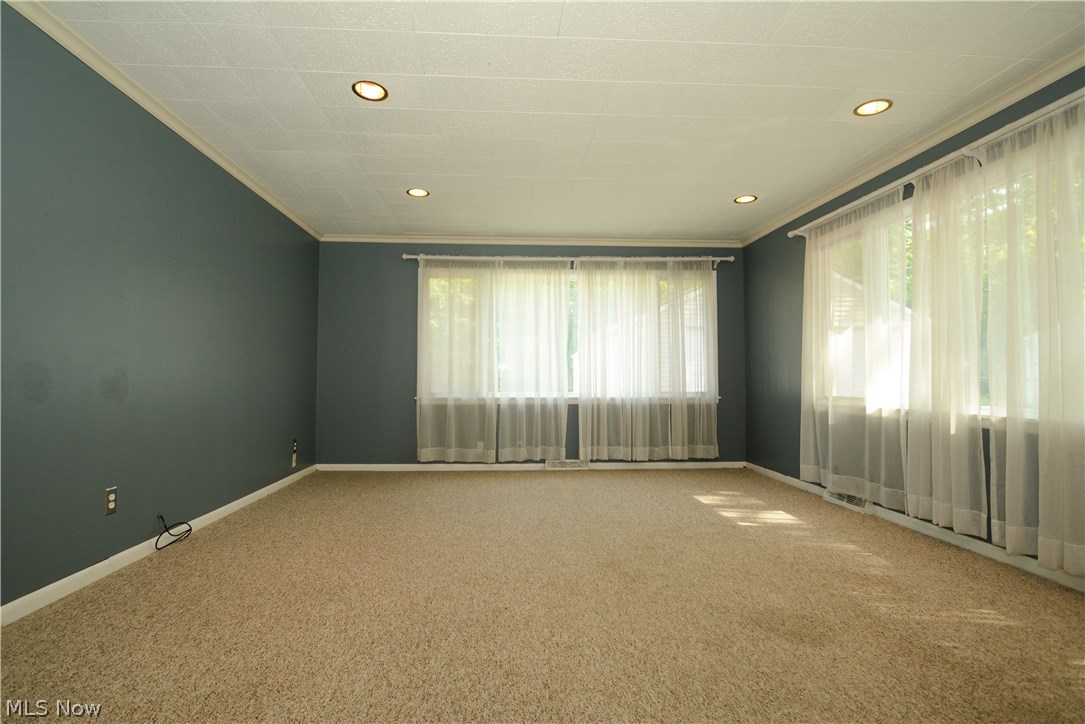2623 Milton Road Cleveland, OH 44118 - Photo 12 of 35