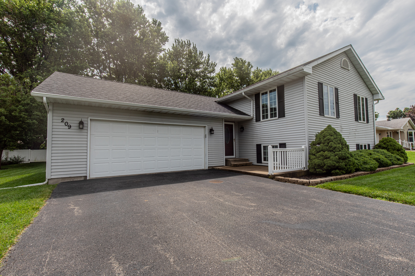 209 North Pleasant Street Ohio, IL 61349 - Photo 3 of 34