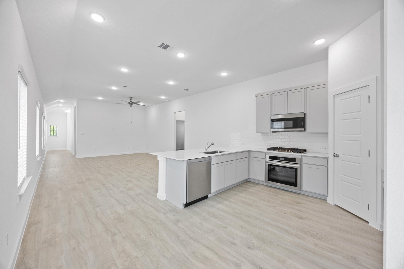 186 Hornet Street Elgin, TX 78621 - Photo 12 of 35