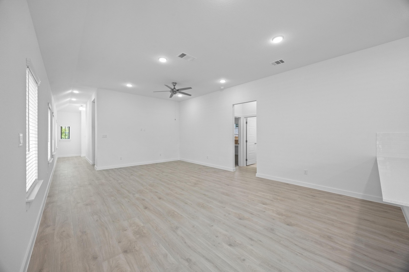 186 Hornet Street Elgin, TX 78621 - Photo 7 of 35