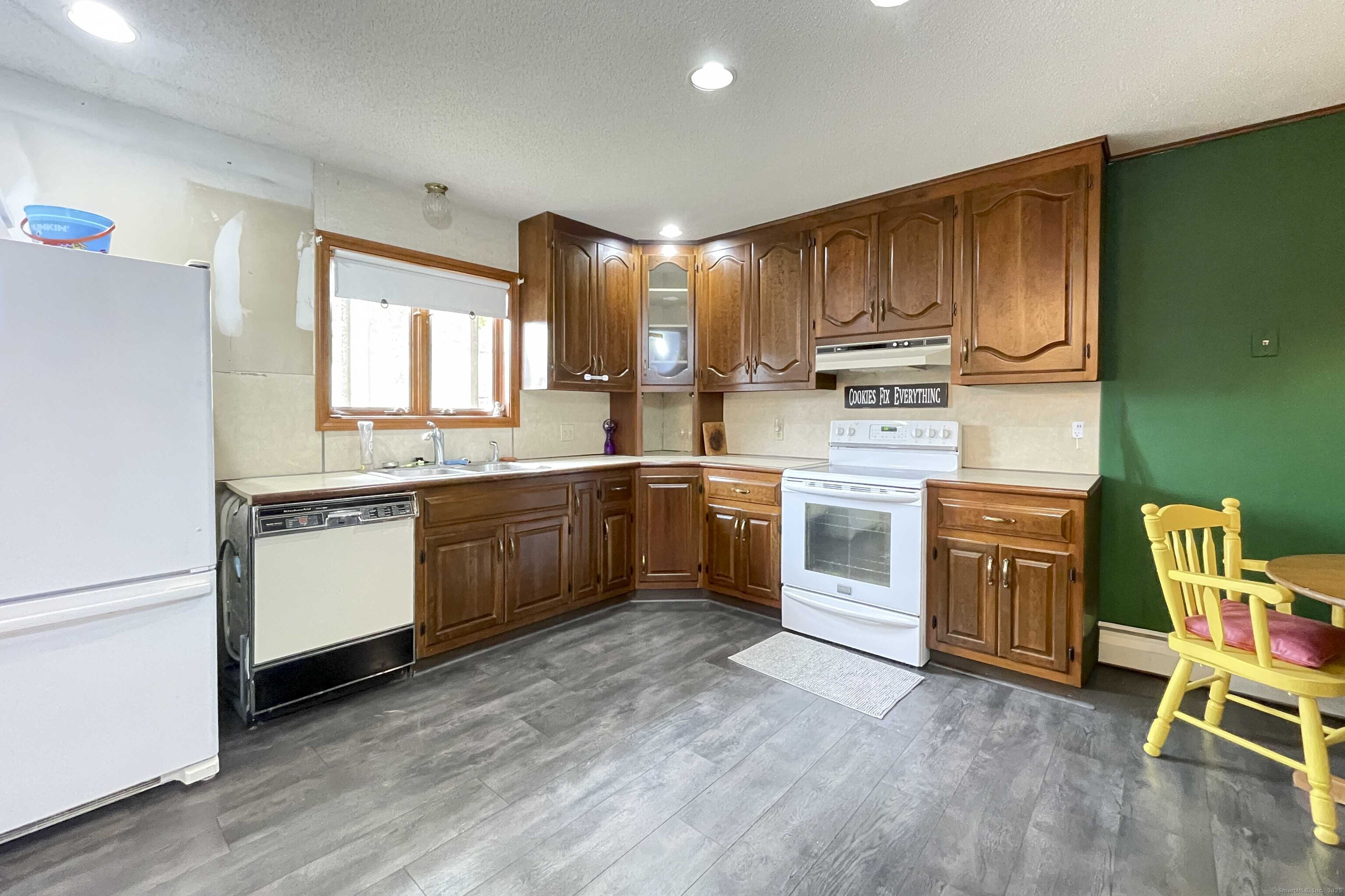 46 Cliffside Drive Wallingford, CT 06492 - Photo 12 of 40