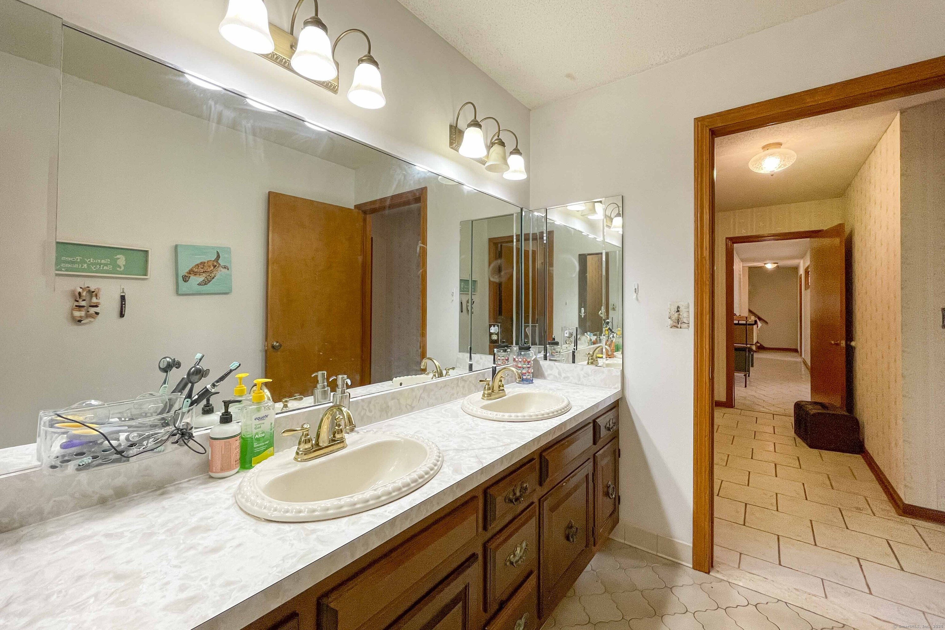 46 Cliffside Drive Wallingford, CT 06492 - Photo 24 of 40