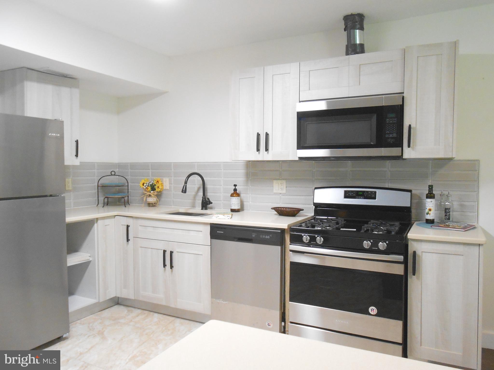 Beautiful renovated kitchen, New SS Appliences.
