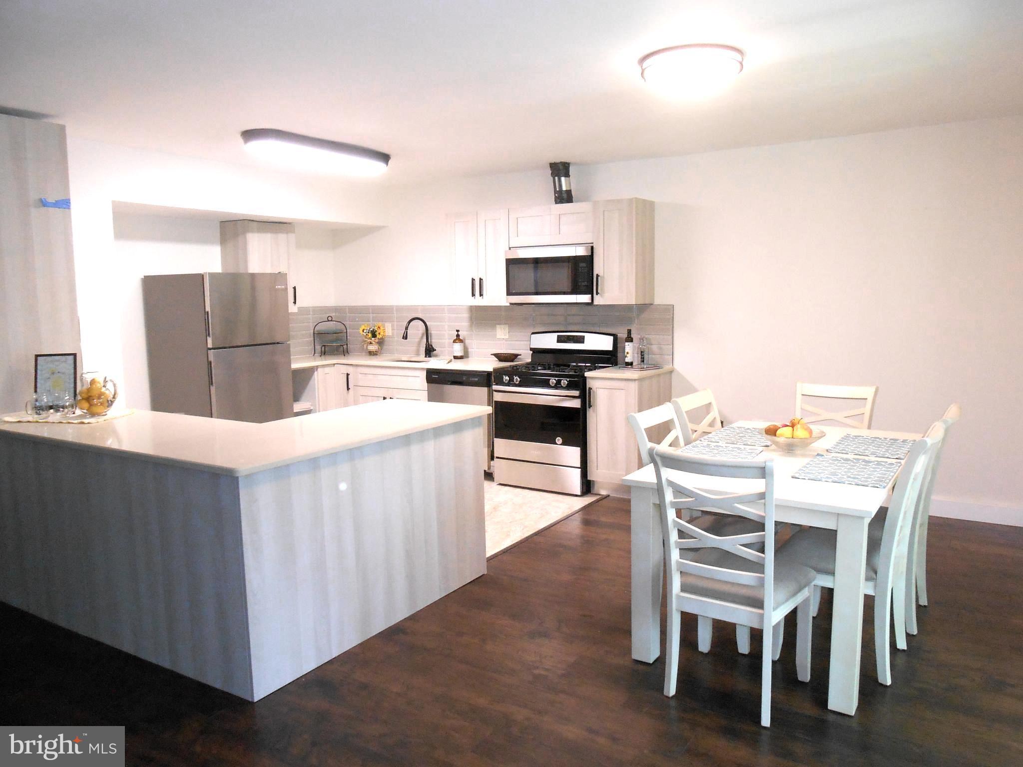 116 Cross Keys Road, Unit R116F Baltimore, MD 21210 - Photo 7 of 26 Huge Island - Storage, Cooking, Entertaining.