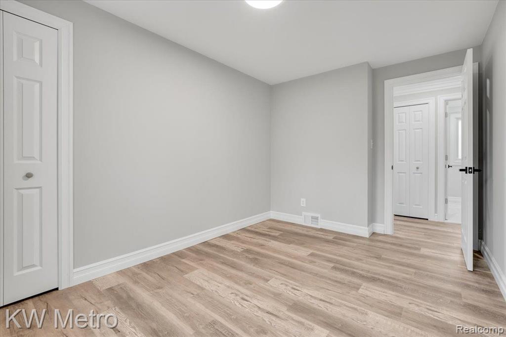 29270 Rambling Road Southfield, MI 48076 - Photo 16 of 33