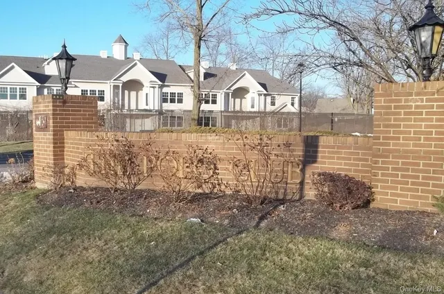 $350,000 | 615 Broadway, Unit 83, Amityville, NY 11701