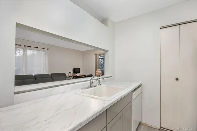 $350,000 | 615 Broadway, Unit 83, Amityville, NY 11701