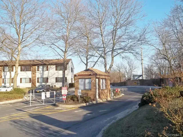 $350,000 | 615 Broadway, Unit 83, Amityville, NY 11701