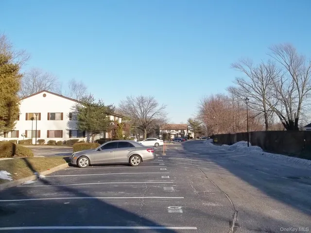 $350,000 | 615 Broadway, Unit 83, Amityville, NY 11701