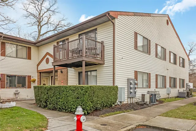 $350,000 | 615 Broadway, Unit 83, Amityville, NY 11701