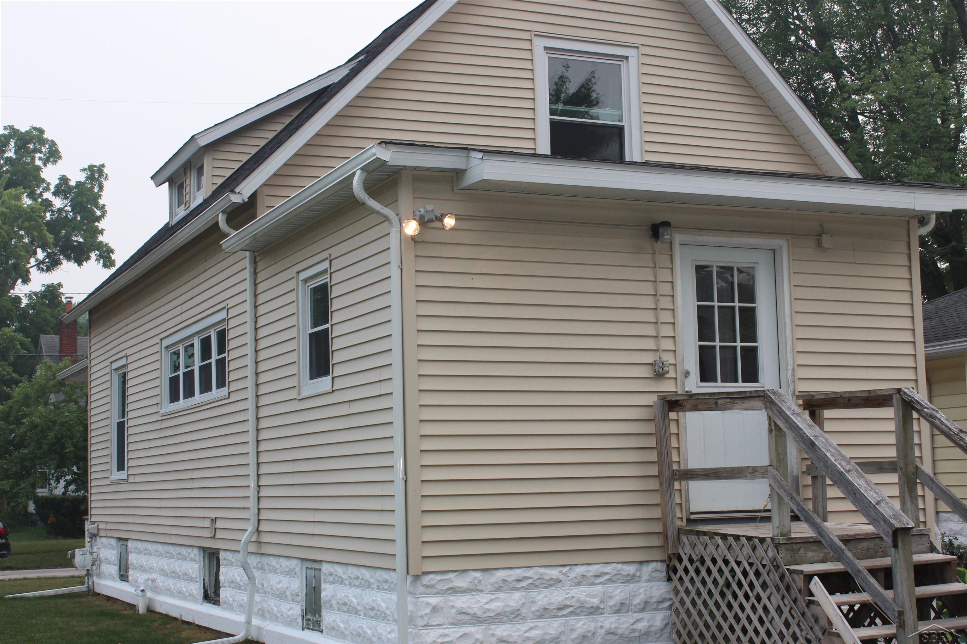 2173 2nd Street Bay City, MI 48708 - Photo 8 of 40 50114035-7.JPG