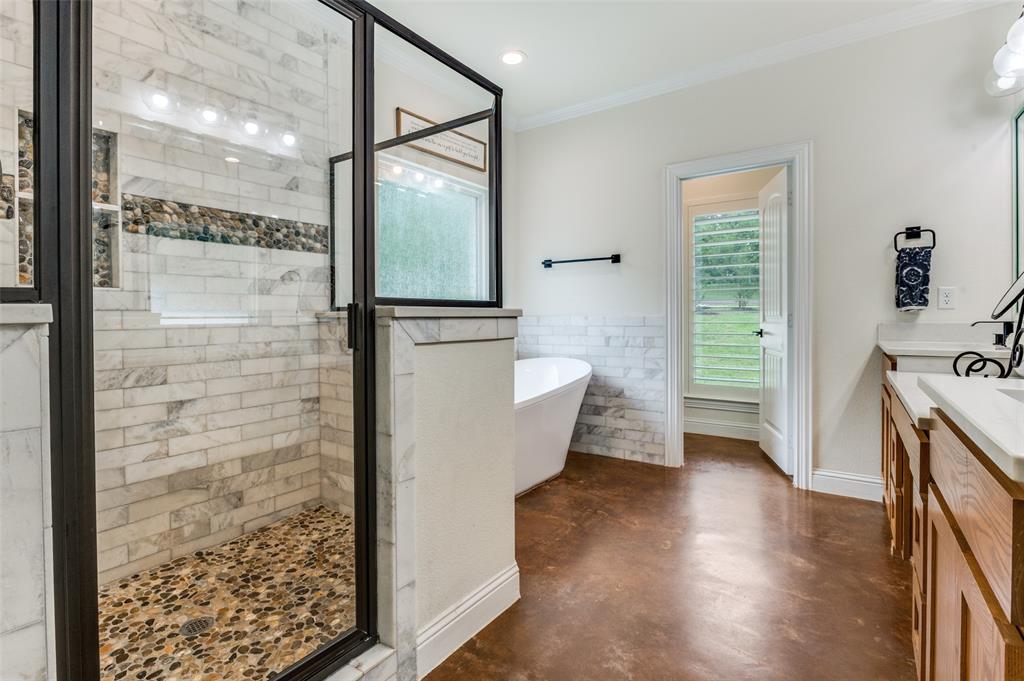 586 Rustic Oaks Road Combine, TX 75159 - Photo 19 of 39 Primary bath, double vanities