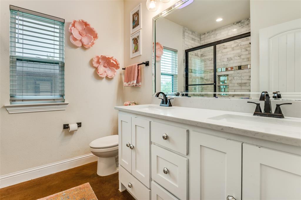 586 Rustic Oaks Road Combine, TX 75159 - Photo 24 of 39 2nd bath with shower and double vanities