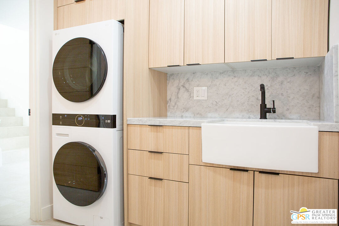 48940 Desert Flower Drive Palm Desert, CA 92260 - Photo 31 of 31 a utility room with dryer and washer
