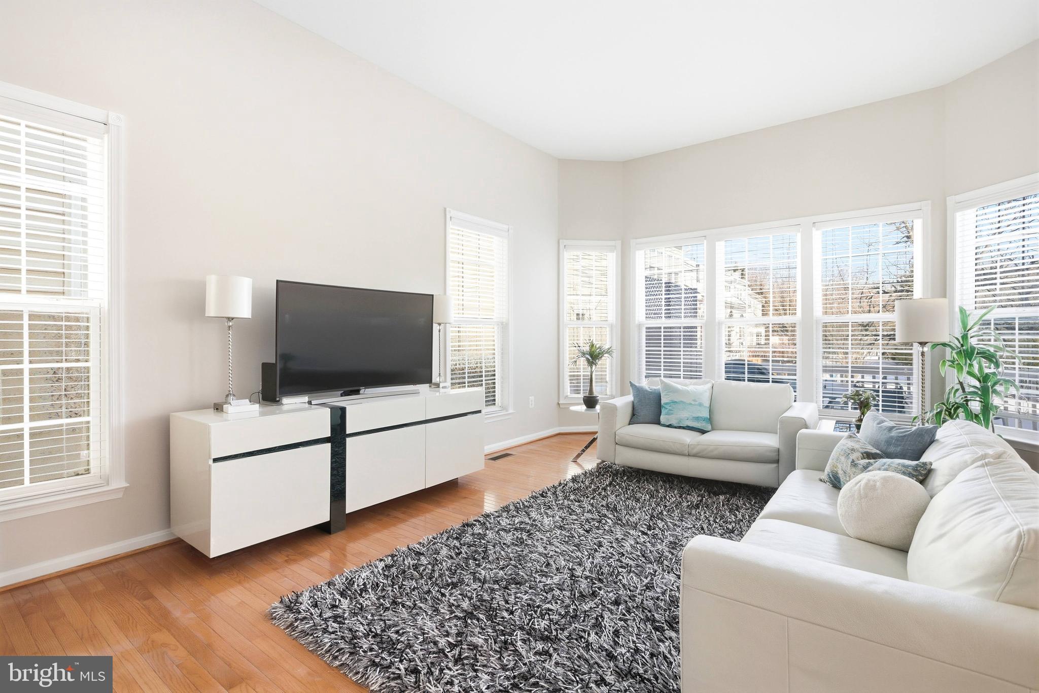 8322 Middle Ruddings Drive Lorton, VA 22079 - Photo 3 of 46