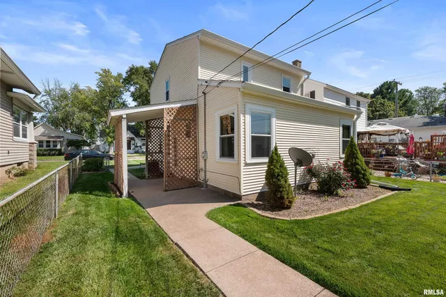 $144,900 | 2375 31st Street, Unit A, Moline, IL 61265