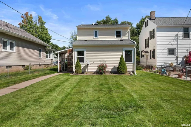 $144,900 | 2375 31st Street, Unit A, Moline, IL 61265