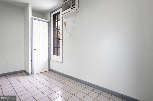 $1,200 | 1327 Snyder Avenue, Unit 2F, Philadelphia, PA 19148